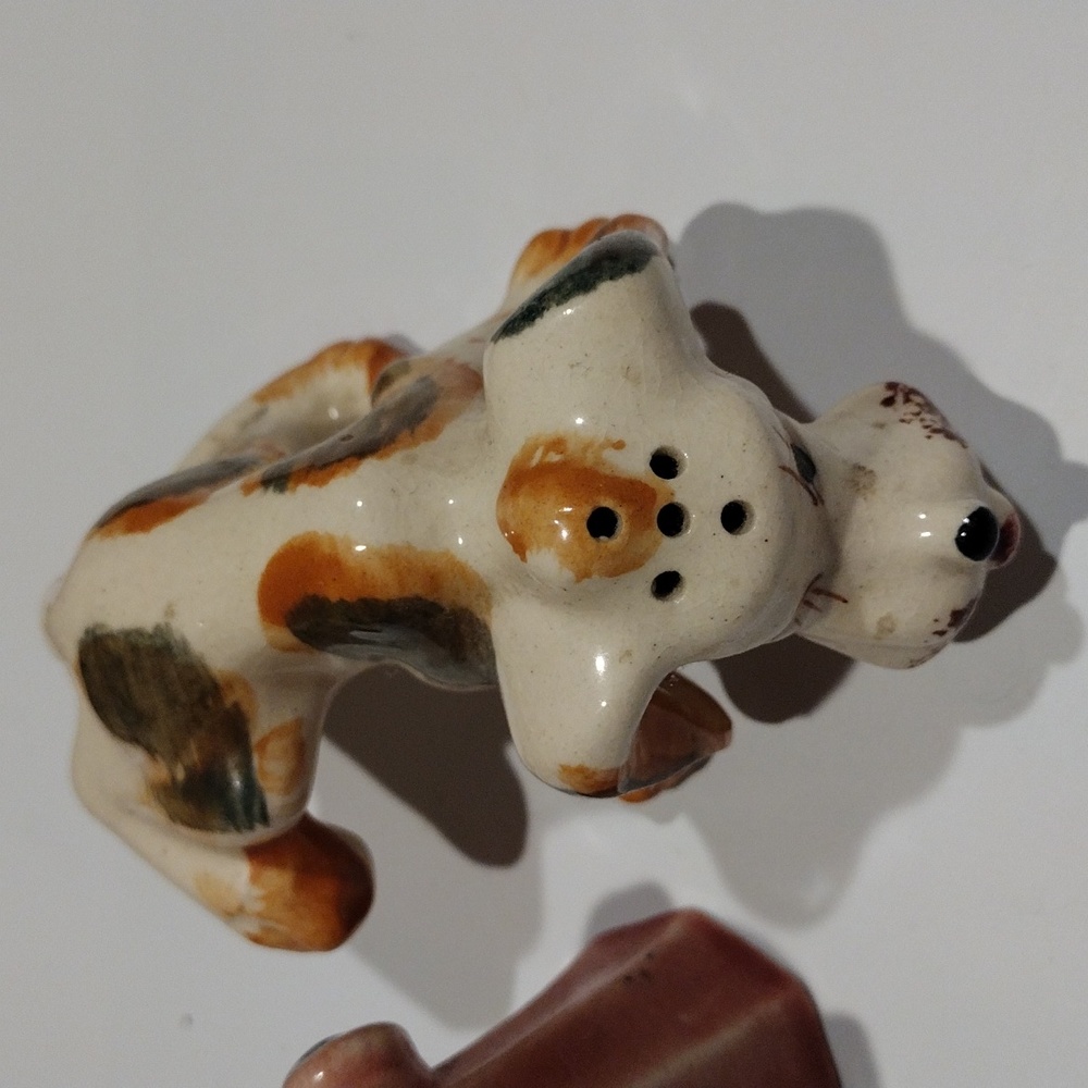 Vintage 1960, dog lifting leg on fire hydrant salt and pepper shaker made Japan - Picture 2 of 11